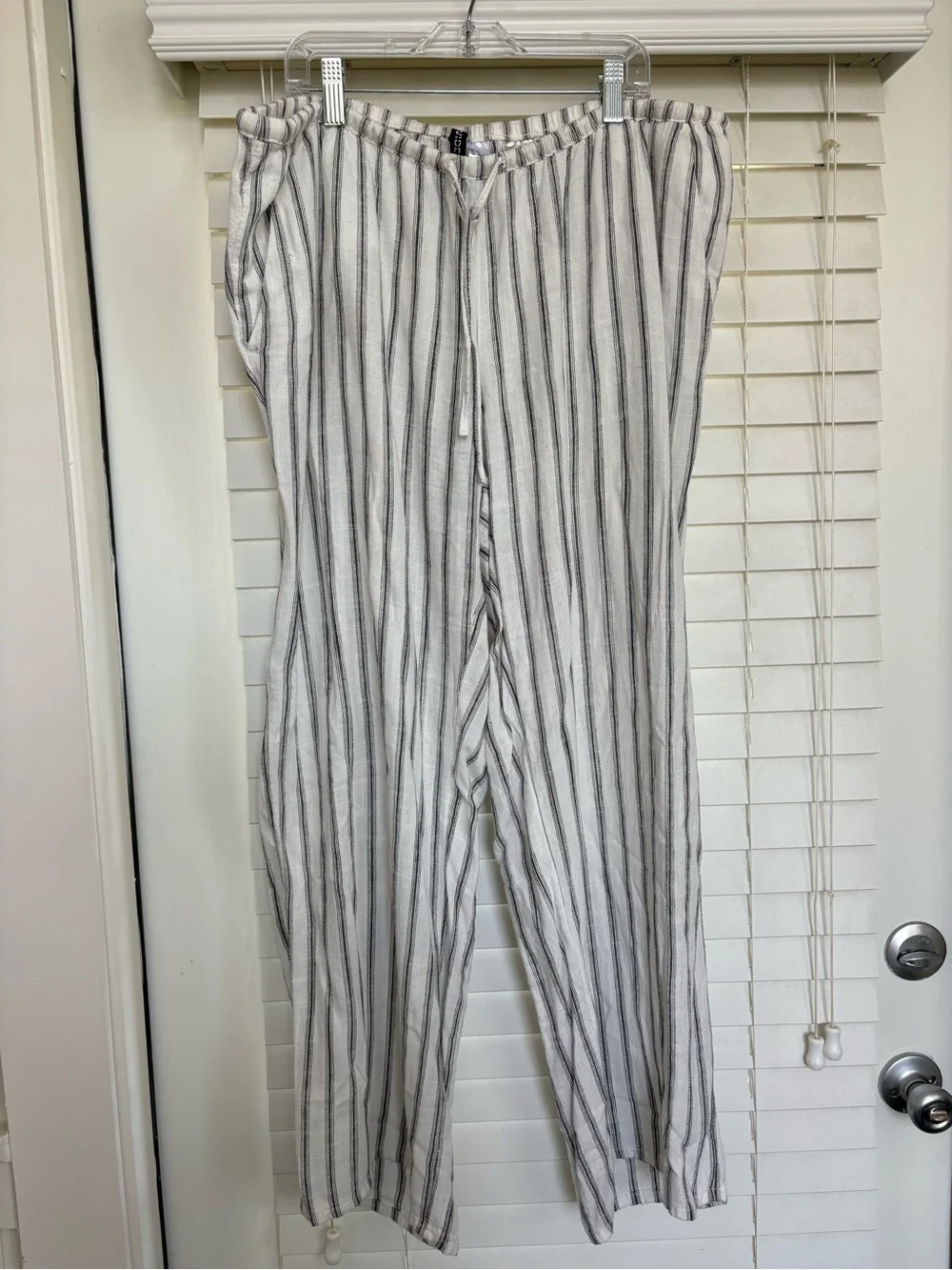 Striped Elastic-Waist Wide-Leg Pants in White and Gray